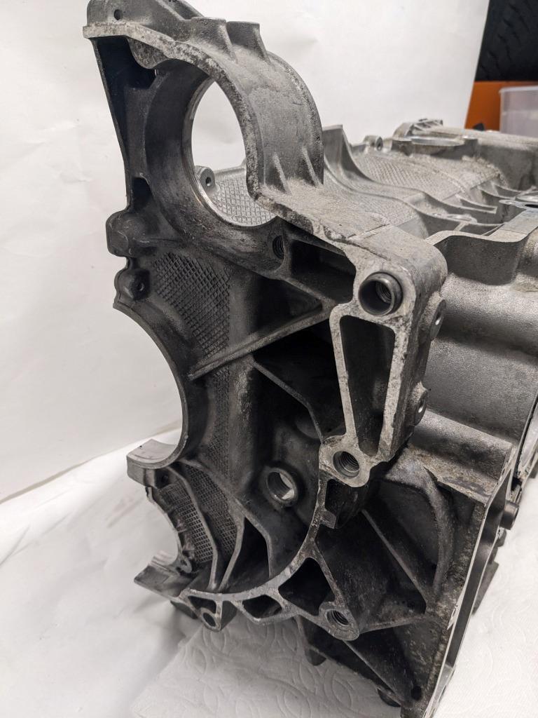 PORSCHE RIGHT/LEFT BARE ENGINE CASE FOR 97-04 BOXSTER 2.7L USED 996BGL2