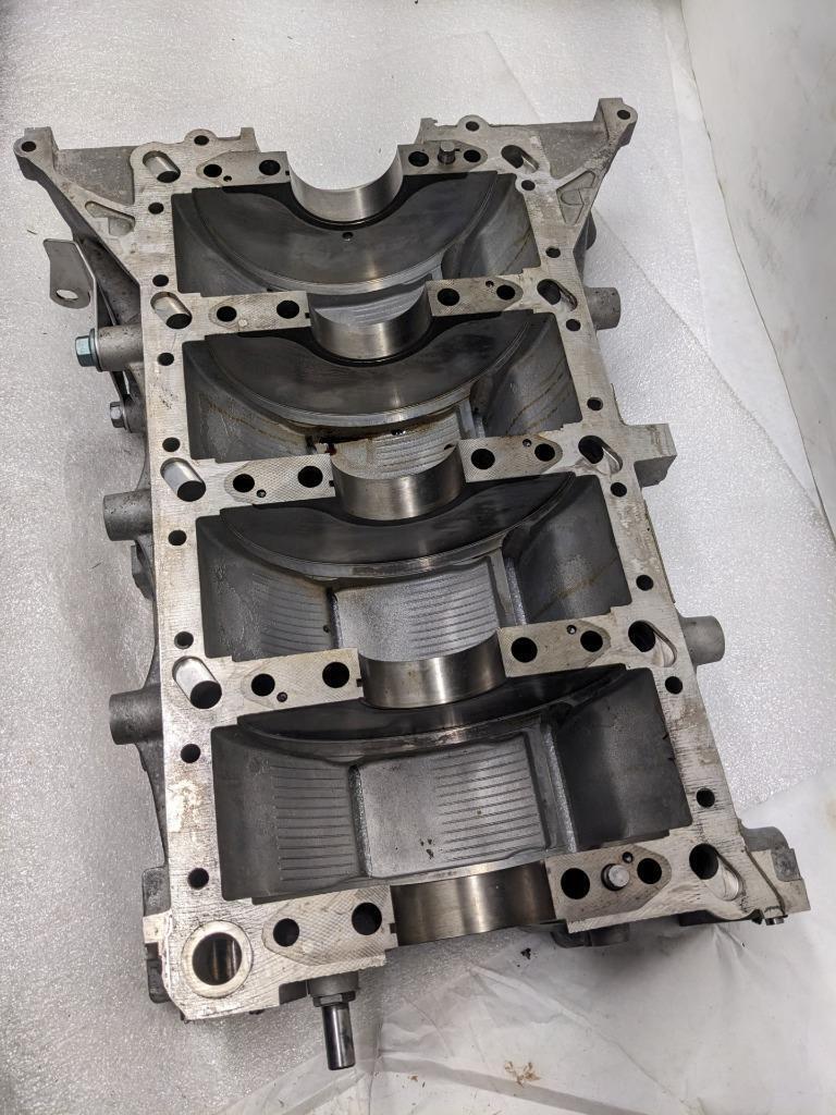 PORSCHE BARE ENGINE CASE FOR 03-10 CAYENNE 9PA 4.5L V8 USED I1