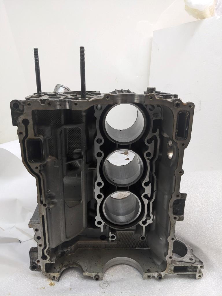PORSCHE 911/996 RIGHT SIDE ENGINE BLOCK 9961011690R USED B2
