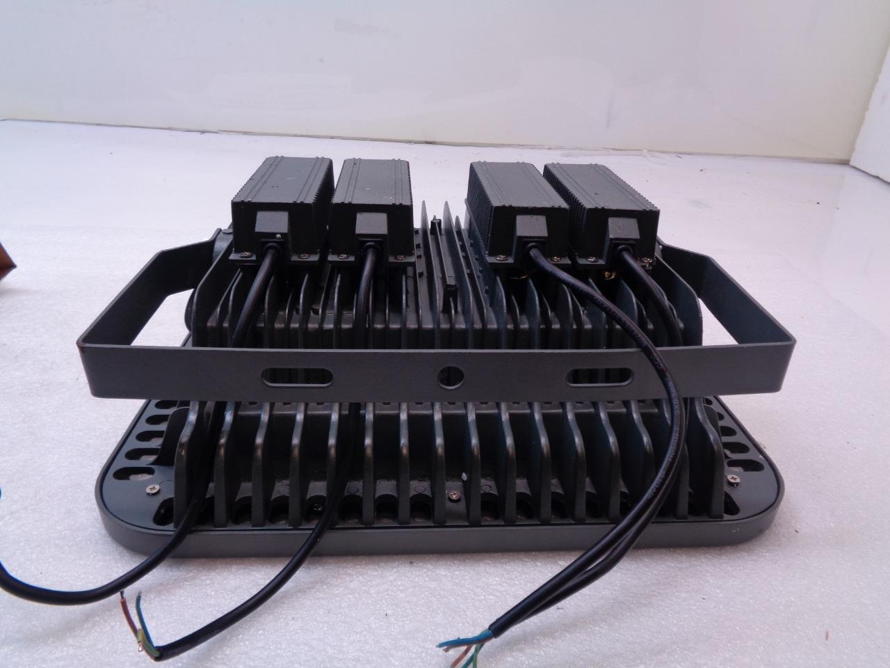 DAMAGED PROJECT-LIGHT LAMP / FLOOD LIGHT 200W SR