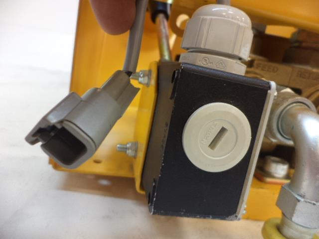 NEW PARKER SERVICE TRUCK HYDRAULIC FITTINGS COMPARTMENT BOX R34