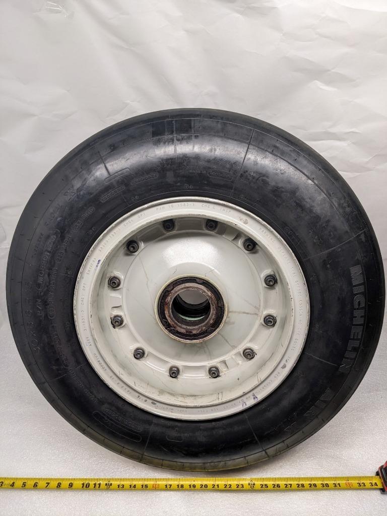 GOODRICH INBOARD WHEEL AND MICHELIN TIRE  30X8.8-15 HUB BORE 77MM 3-1531-3 B2