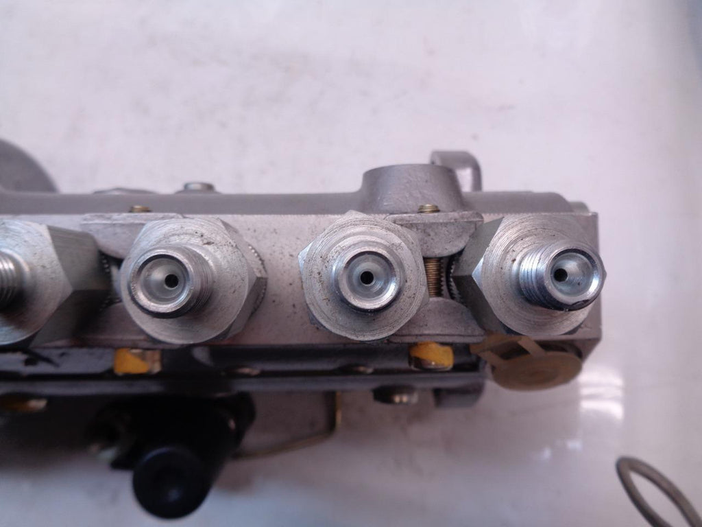 NEW GENIUNE BOSCH CUMMINS FUEL INJECTION PUMP F 000 409 236 R14