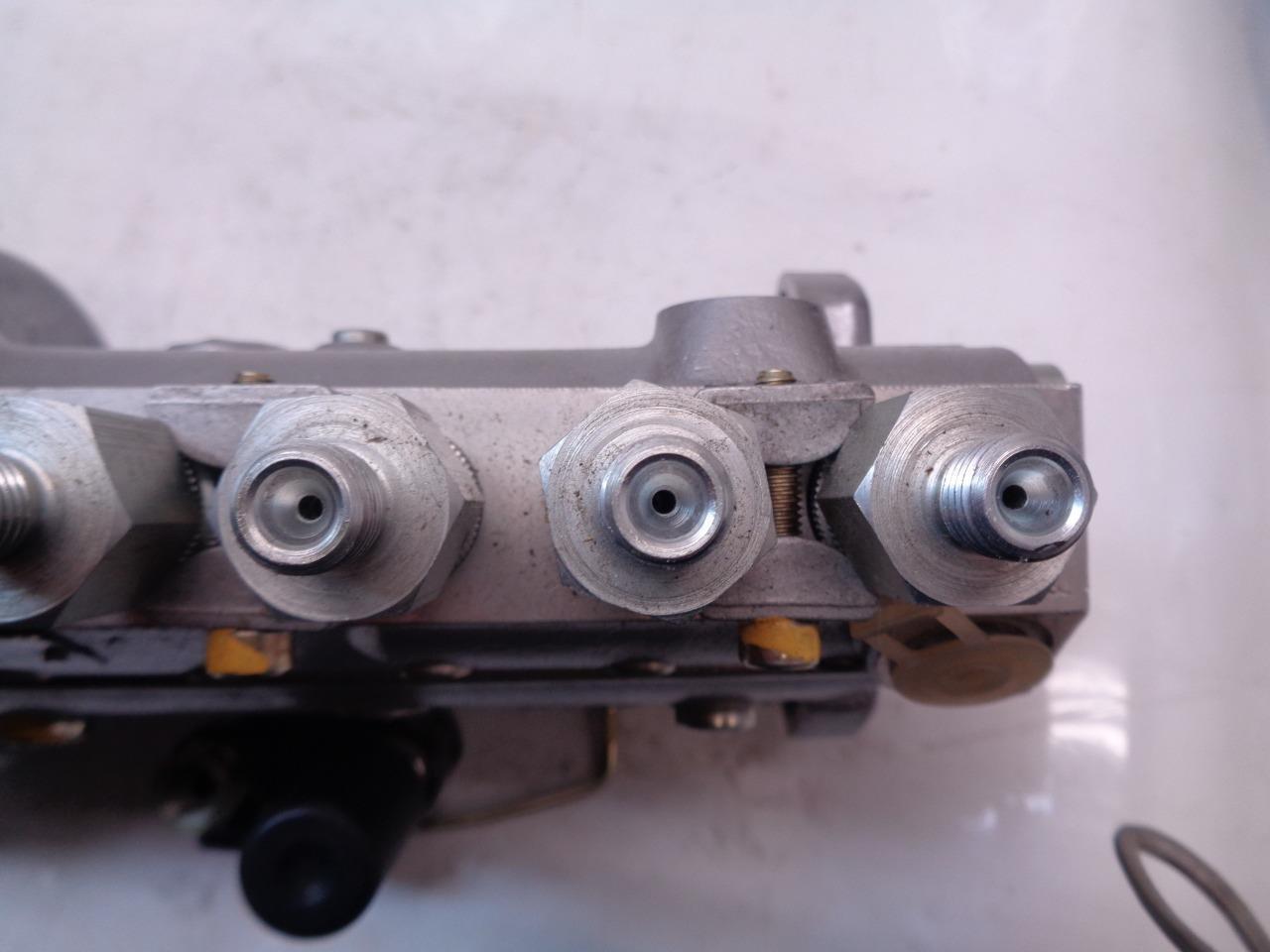 NEW GENIUNE BOSCH CUMMINS FUEL INJECTION PUMP F 000 409 236 R14