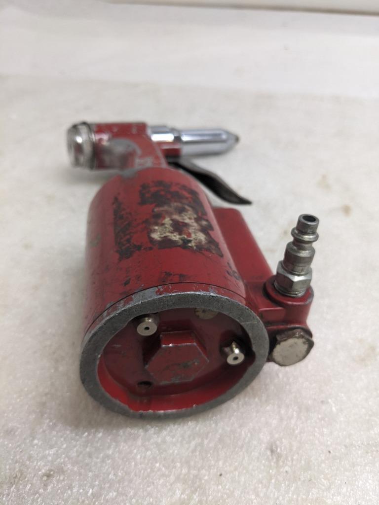 TAYLOR PNEUMATIC HEAVY-DUTY RIVETER RED USED R28