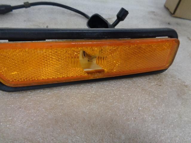 OEM USED PORSCHE FRONT LEFT CORNER SIGNAL LAMP (DAMAGED) VARIOUS MODELS R31T3