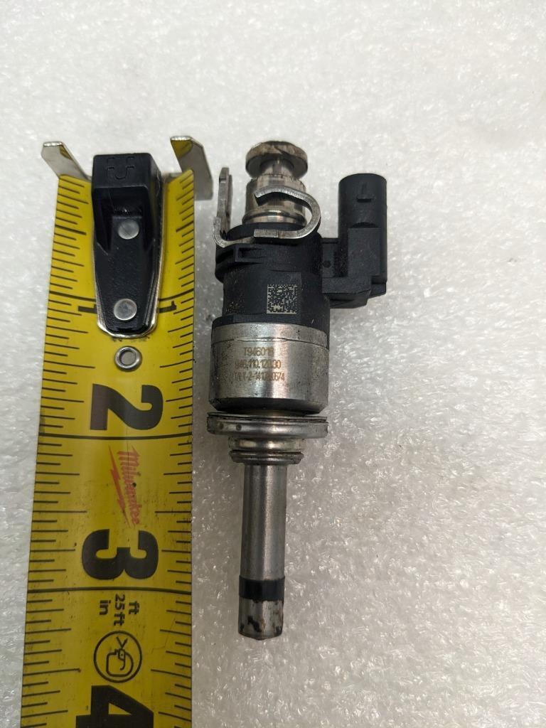 15-18 PORSCHE CAYENNE MACAN 958 TURBO FUEL INJECTOR 94611012830 USED R21SPB
