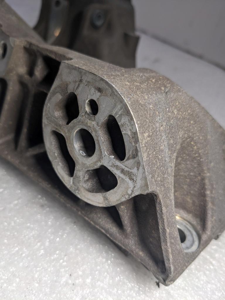 PORSCHE CAYENNE 4.5L LEFT ENGINE MOTOR BRACKET 9481022135R USED 996BGL