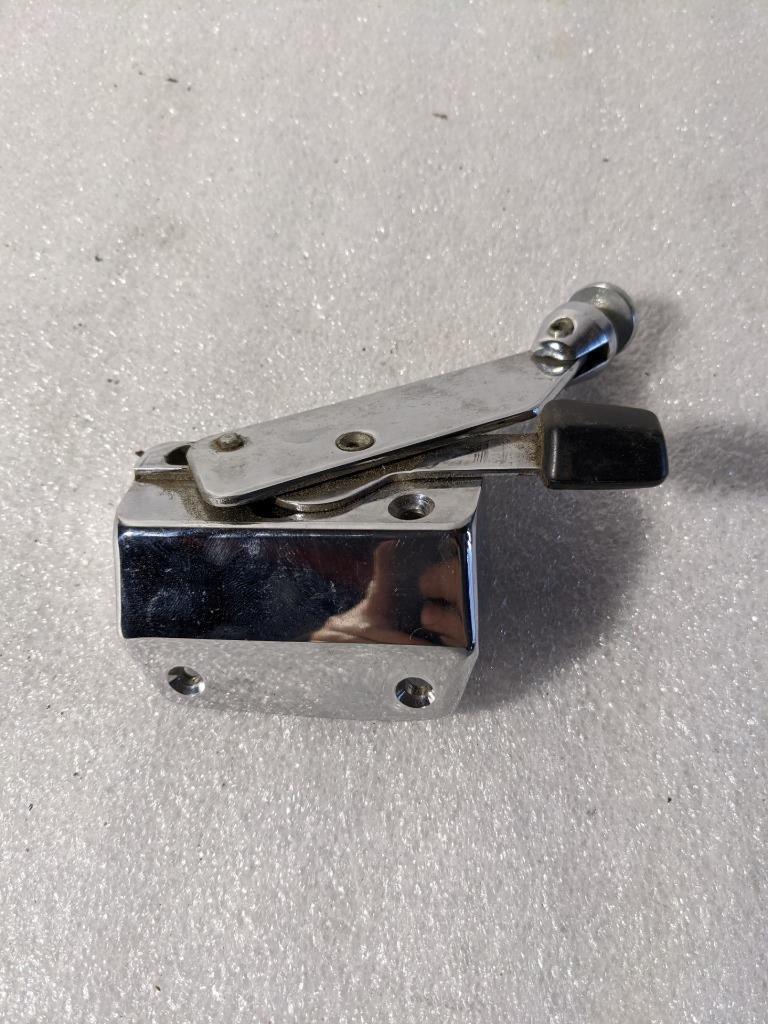 VOLVO 680428 RIGHT REAR WINDOW HANDLE HINGE CHROME FOR 75-93 VOLVO 140 NEW R24T4