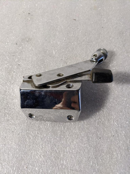 VOLVO 680428 RIGHT REAR WINDOW HANDLE HINGE CHROME FOR 75-93 VOLVO 140 NEW R24T4