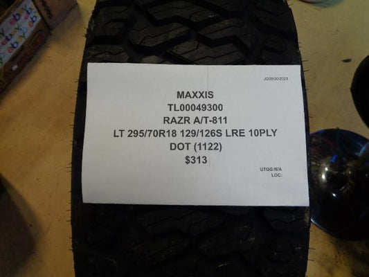 MAXXIS RAZR A/T-811 LT 295 70 18 129/126S LRE 10PLY TIRE TL00049300 BQ4