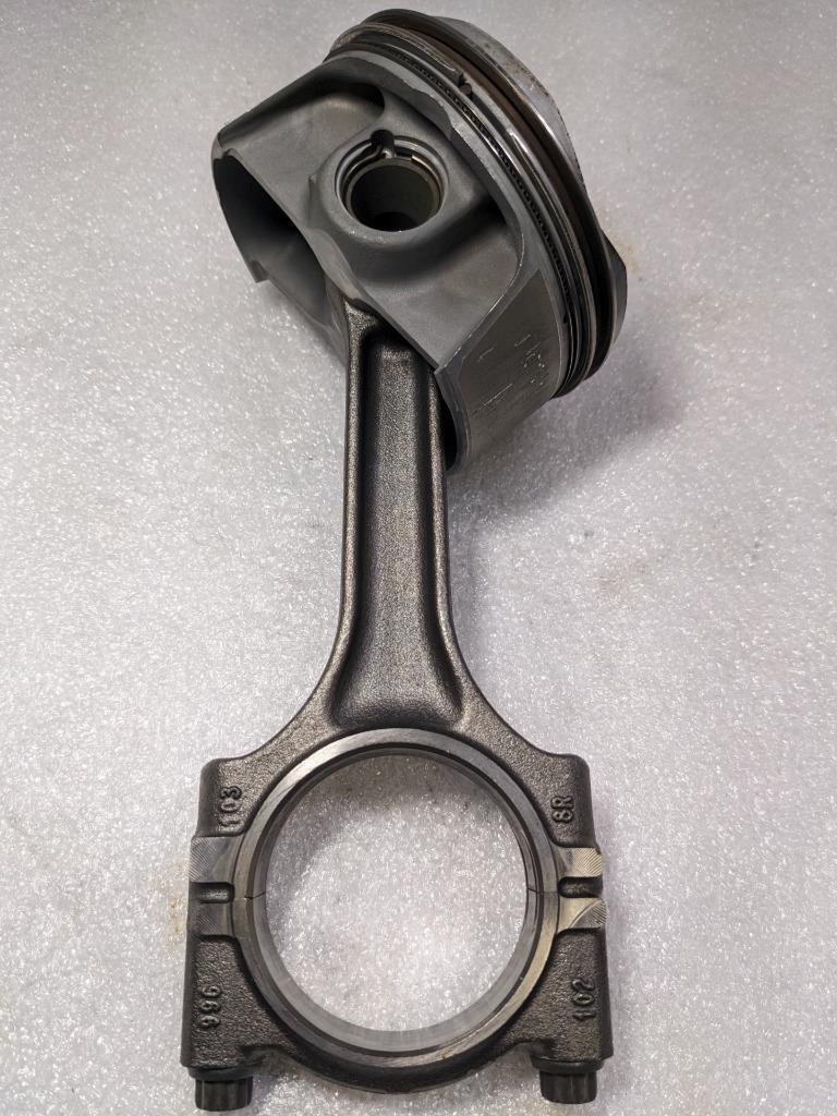 PORSCHE 987 BOXSTER PISTON & CONNECTING ROD #4 9961031028R USED 996B.G.L.