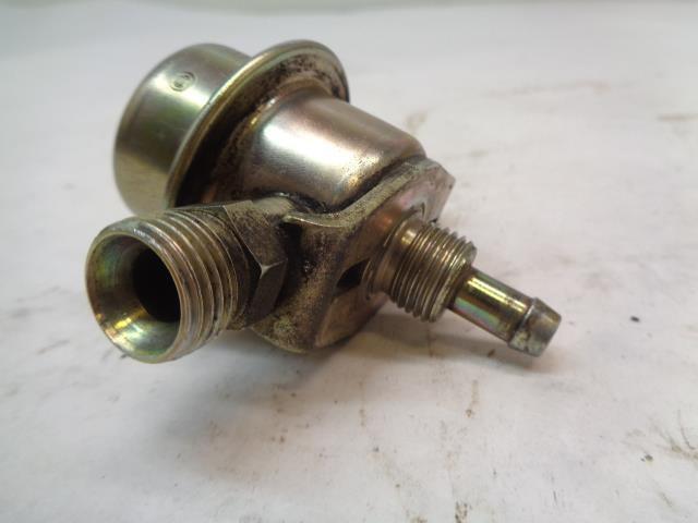 BOSCH FUEL PRESSURE REGULATOR FOR PORSCHE 911&928 0 280 160 215 USED R21/24