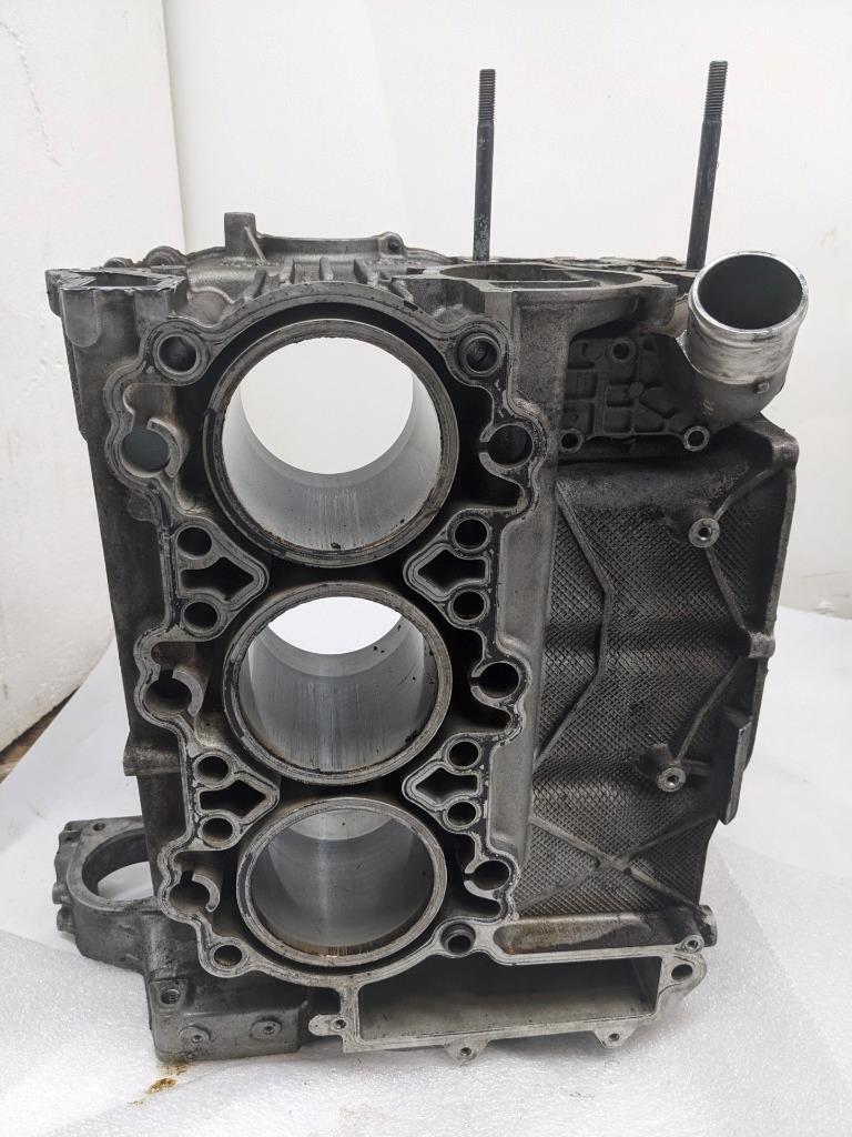 PORSCHE 911/996 RIGHT SIDE ENGINE BLOCK 9961011690R USED B2