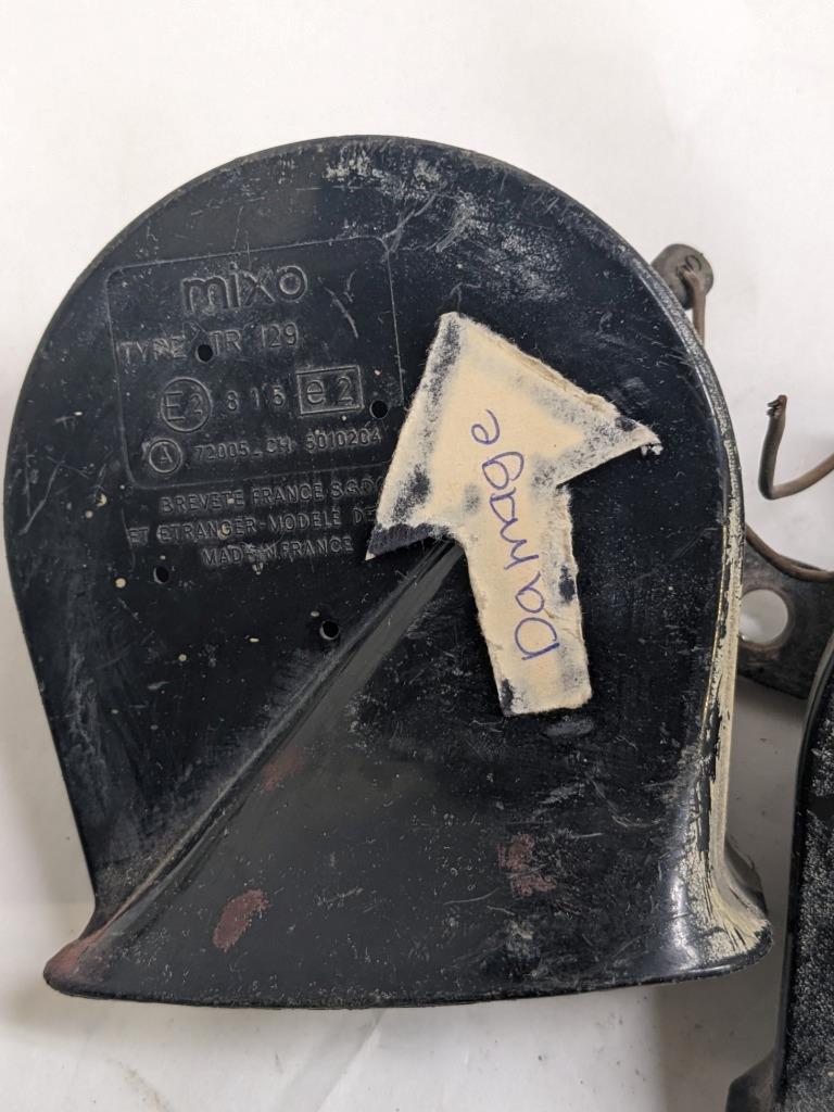PORSCHE 84-91 944 LOW PITCH TONE ELECTRIC HORN SIREN MIXO TR129 PAIR USED R21