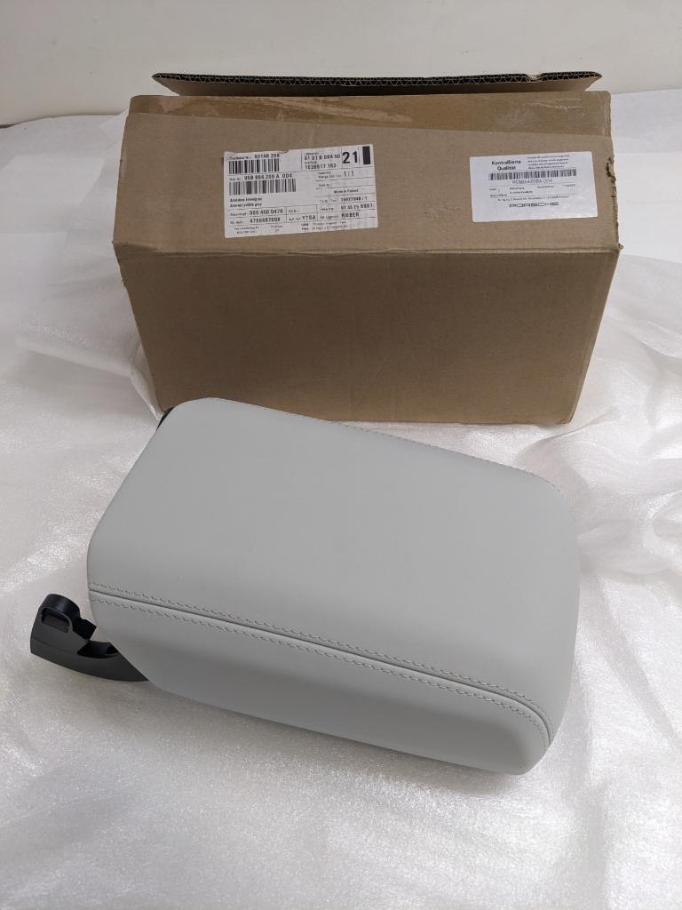 PORSCHE 95B864208AOD4 CONSOLE ARMREST PEBBLE GRAY FOR 19-24 MACAN NEW PGB2