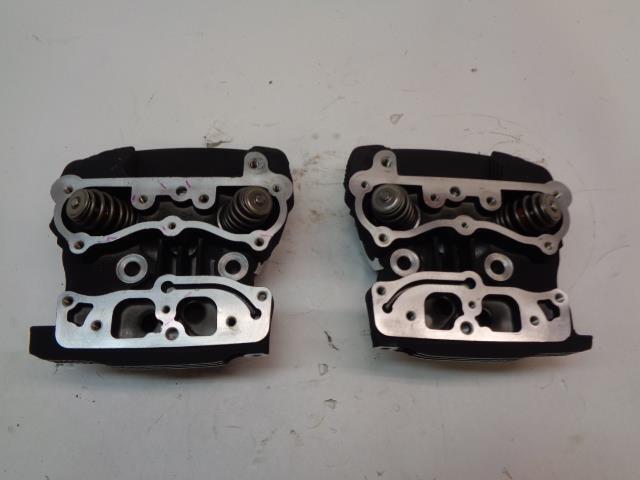 1 USED PAIR OF HARLEY DAVIDSON ROAD KING 2006 CYLINDER HEADS R16