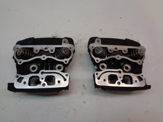 1 USED PAIR OF HARLEY DAVIDSON ROAD KING 2006 CYLINDER HEADS R16