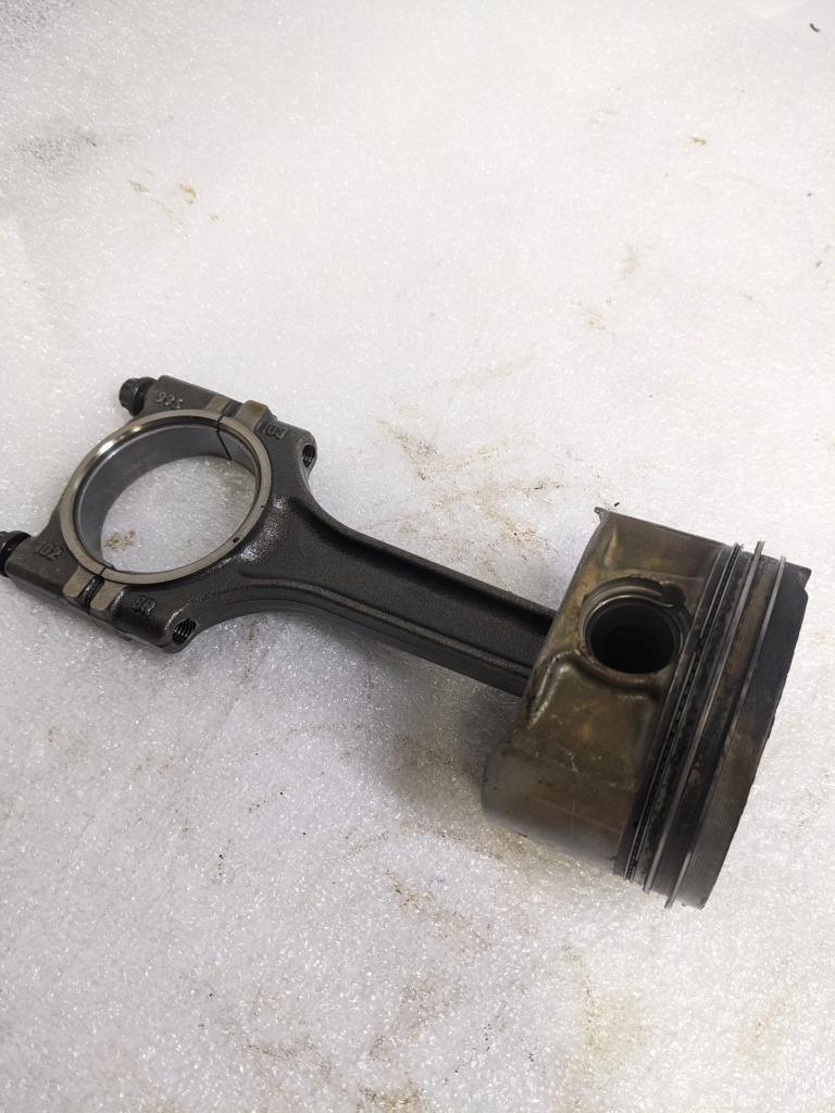 PORSCHE 996/911 CONNECTING PISTON RODS 9961031028R #5 USED 996BGL2T2