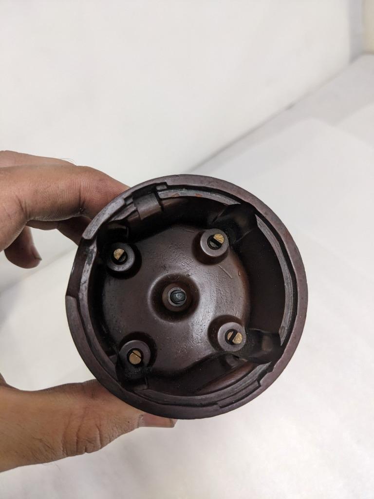 BOSCH ZVS75Z6 DISTRIBUTOR CAP FOR VOLKSWAGON PORSCHE BENZ USED R24T4