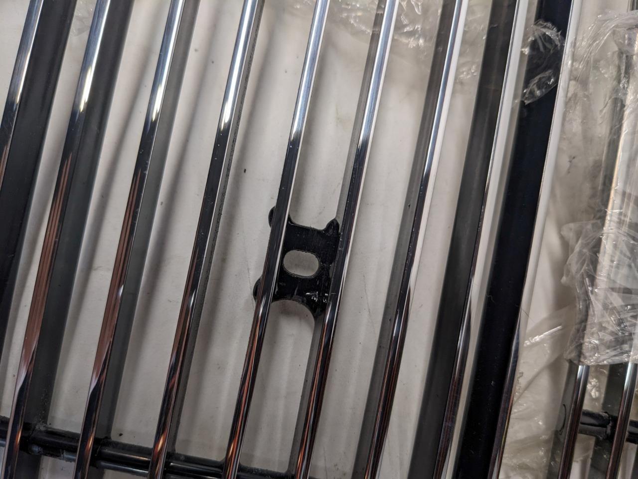 CARRIAGE WORKS 43912 BOLT-OVER GRILLE FOR 07-09 SILVERADO 2500-3500 HD NEW #2 SR