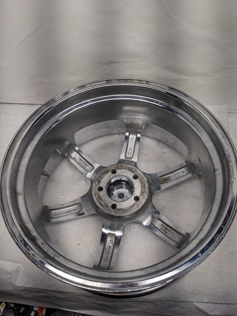 PAIR OF LEXANI LX-6 CHROME CUSTOM WHEELS 20X8.5 ET15 5X115 DISCONTINUED USED B2
