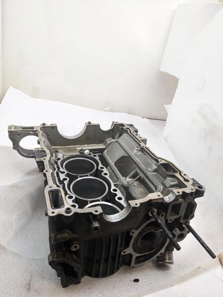 PORSCHE 911/996 RIGHT SIDE ENGINE BLOCK 9961011690R USED B2