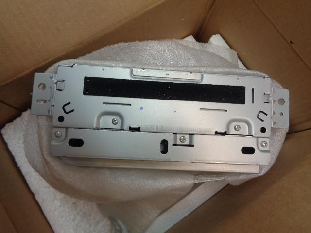1 NEW FOMOCO 6G9N-18C815-TA LAND ROVER 2008-2011 CD PLAYER RADIO R17