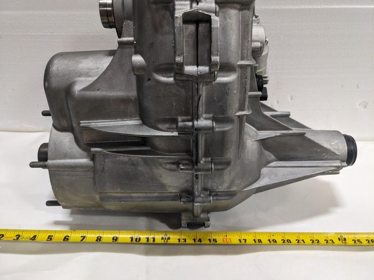 GM Transfer Case 84467435 Chevy Avalanche, Cadillac Escalade NEW DAMAGED BSRG3