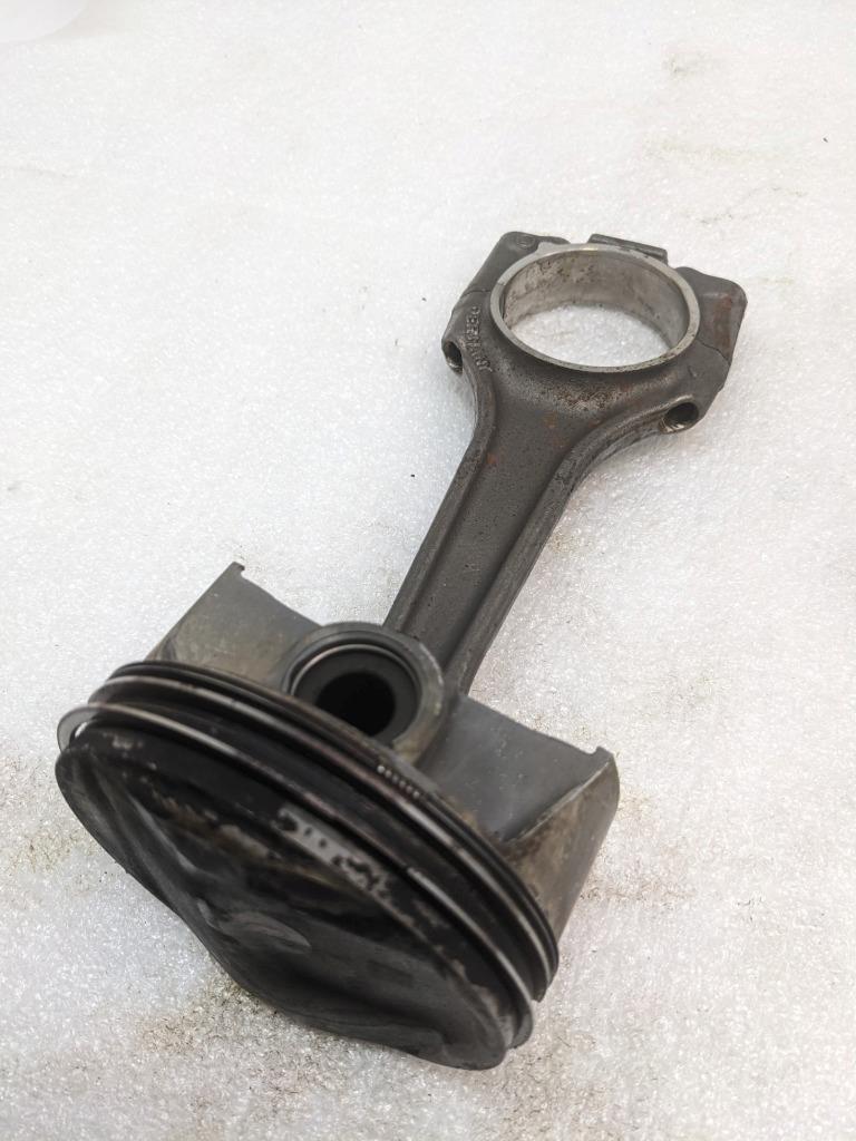 PORSCHE CAYENNE PISTON CONNECTING ROD #6 (CRACKED) 9461191R USED R24