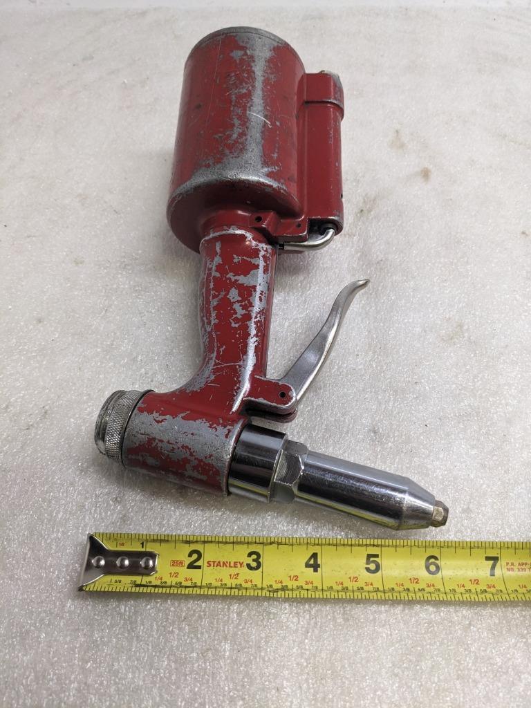 TAYLOR PNEUMATIC HEAVY-DUTY RIVETER RED USED R28
