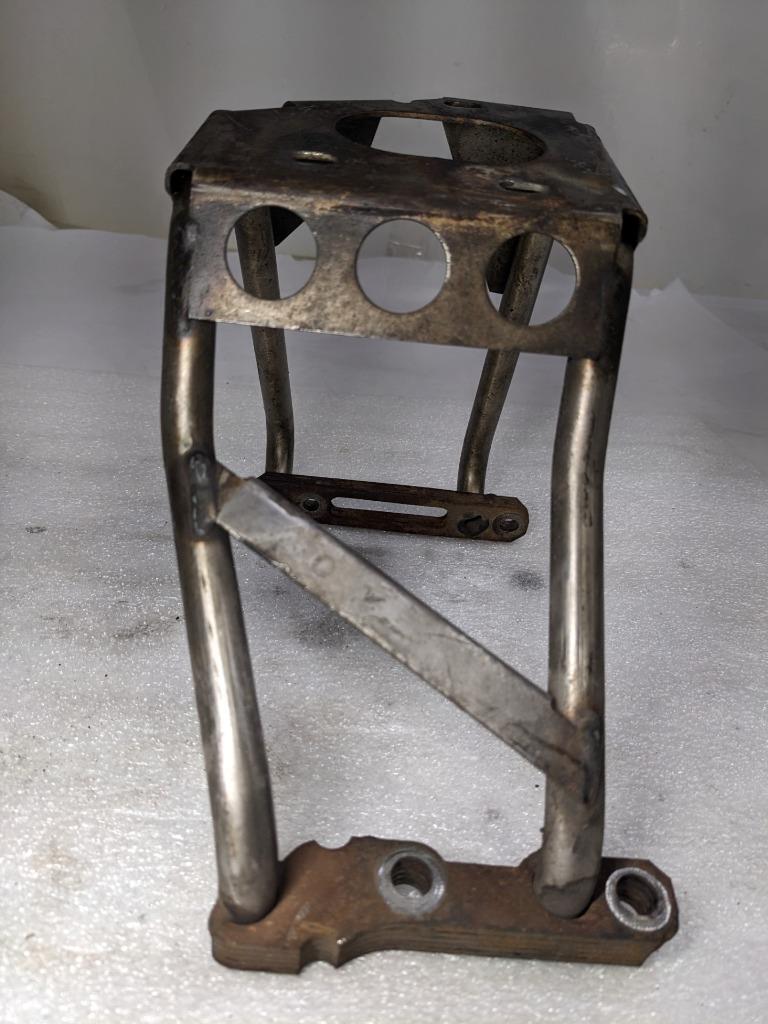 PORSCHE BOXSTER 987 05-08 MUFFLER SUPPORT BRACKET LEFT 99611112755 USED 996B.G.L