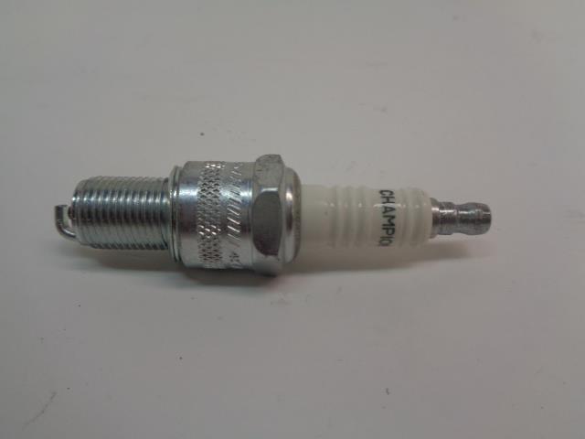 BRAND NEW CHAMPION VOLKSWAGEN SAAB BMW AUDI PACK OF 8 SPARK PLUGS 302 R13T2