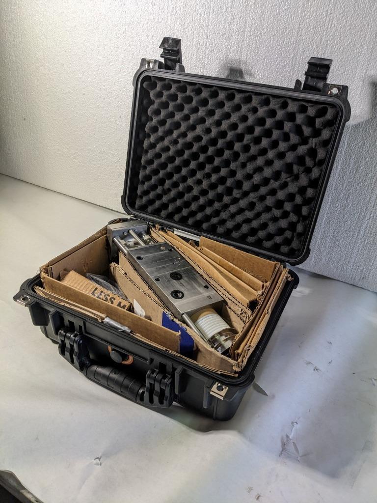 KHS PNEUMATIC CYLINDER 65175533S001 W/ APACHE 3800 CASE 8.39 X 5.6 X 3.25" R35