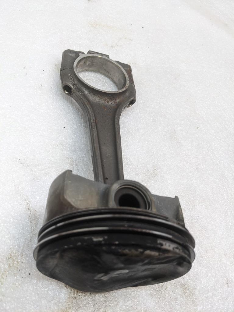 PORSCHE CAYENNE PISTON CONNECTING ROD #6 (CRACKED) 9461191R USED R24