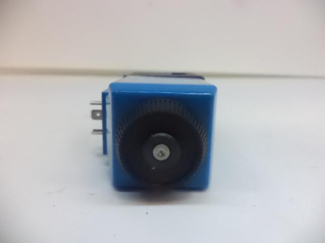 USED HY-SPEC SOLENOID OPERATED DIRECTIONAL VALVE 24 V 160817-057 R4TD