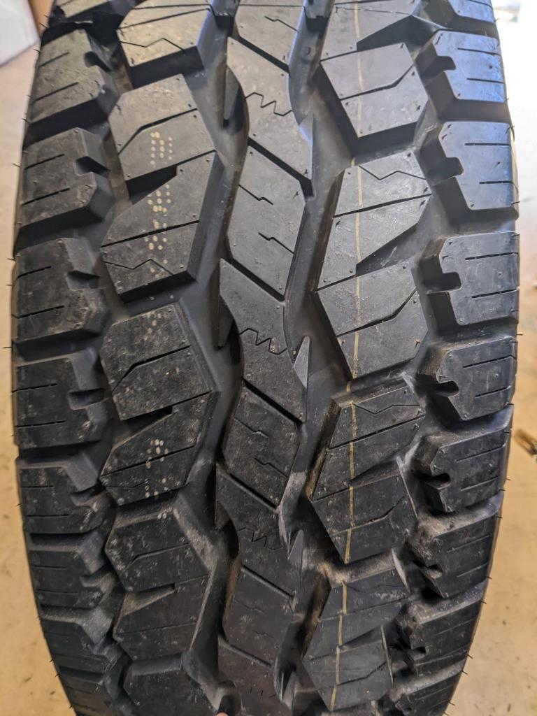 ARMSTRONG TRU-TRAC AT BSW LT 305 70 16 124/121R LRE 10PLY TIRE 1200046654 CQ1