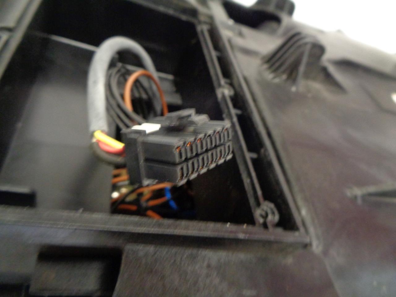 PORSCHE CAYENNE LEFT HID HEADLIGHT 7L5 941 029 AA WITH MOUNTING BRACKET USED R31