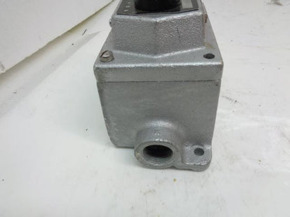 NEW EATON CROUSE-HINDS STATION ON OFF SWITCH EDS215 R33T1