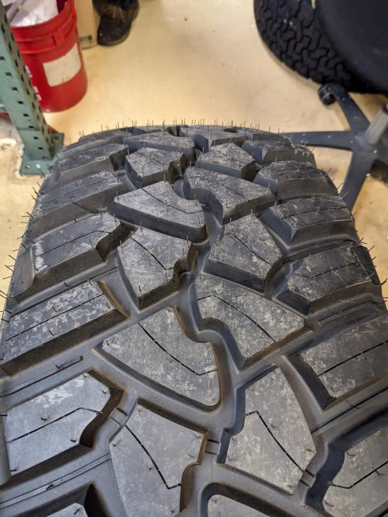 FURY COUNTRY HUNTER M/T II LT 37 13.5 17 131Q LRE 10PLY TIRE FCHII37135017A CQ2