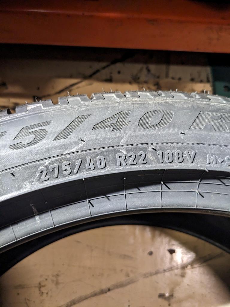 PIRELLI SCORPION WINTER RUNFLAT P 275 40 22 108V XL TIRE 3827500 CQ2