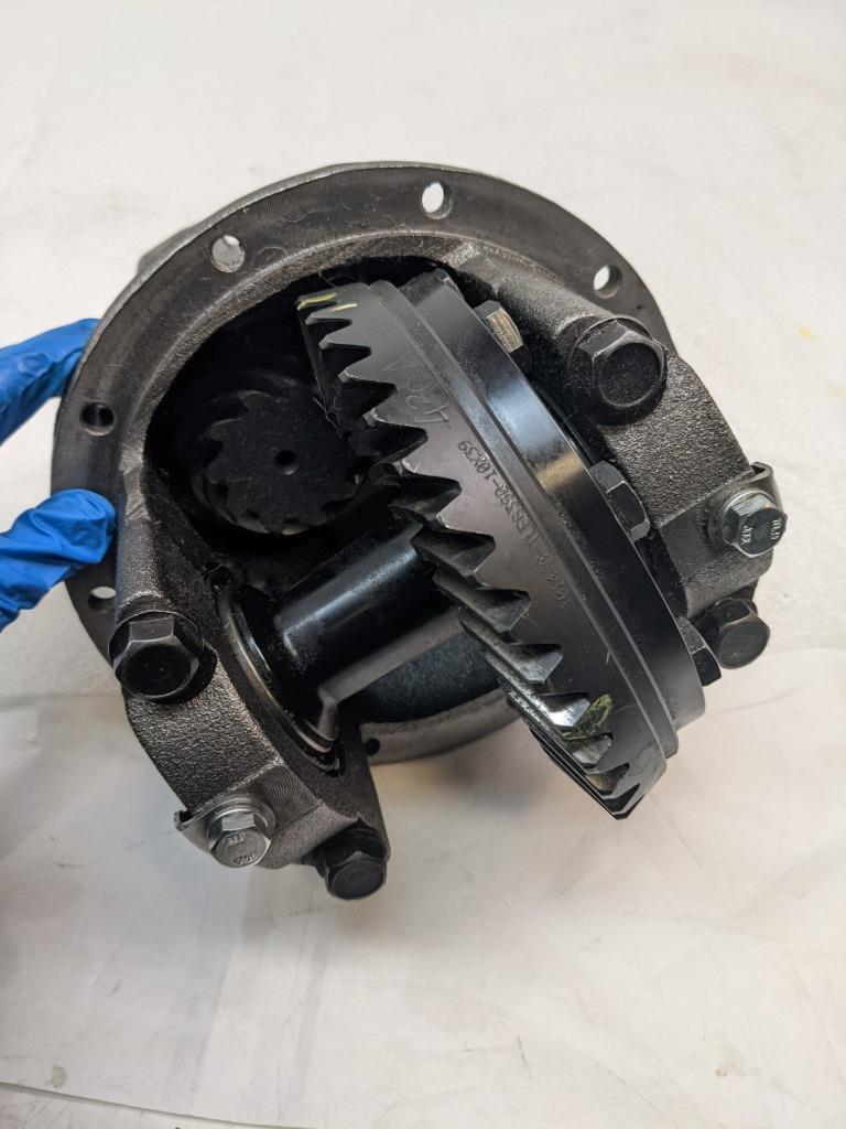 INEX DIFFERENTIAL 3.9 GR 23 SPLINE 39 RING 10 PINION USED R14