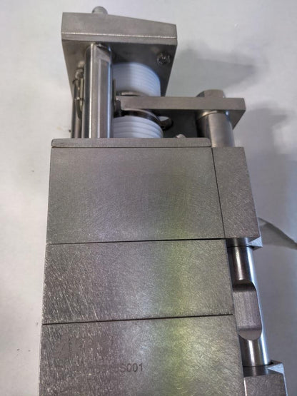 KHS PNEUMATIC CYLINDER 65175533S001 W/ APACHE 3800 CASE 8.39 X 5.6 X 3.25" R35