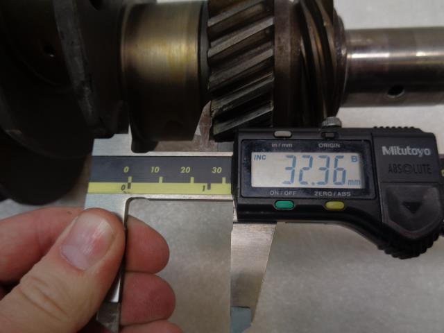 Porsche 911 2.2L Non Counterweight Crankshaft 901 102 010 00 USED GENUINE R24T7