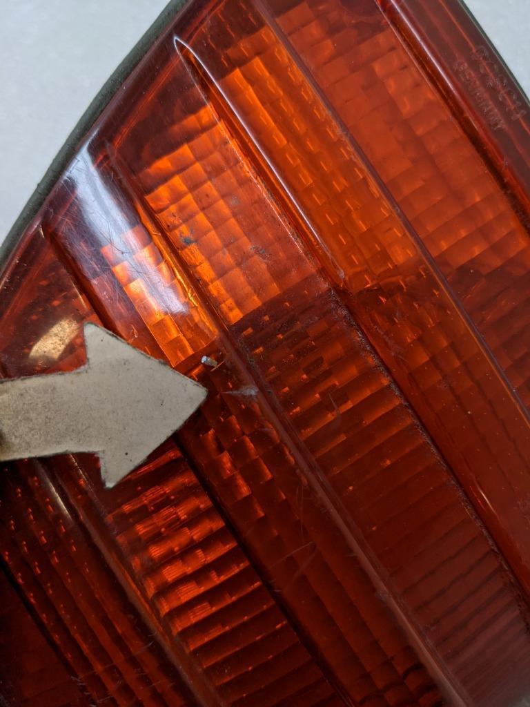 BOSCH 1305233002 RIGHT TAIL LIGHT ASSEMBLY FOR MERCEDES W116 450 USED R21