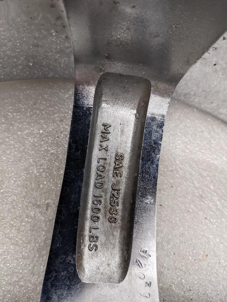 PAIR OF LEXANI LX-6 CHROME CUSTOM WHEELS 20X8.5 ET15 5X115 DISCONTINUED USED B2