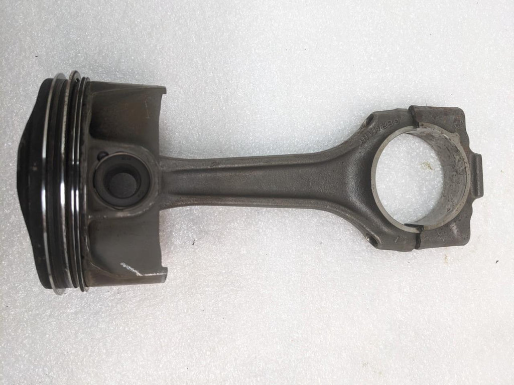 PORSCHE CAYENNE PISTON CONNECTING ROD #2 (CRACKED) 9461191R USED R24
