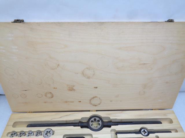 CHAMPION CUTTING TOOLS CORP TAP AND DIE 51 PIECE SET w/ WOODEN STORAGE BOX R30