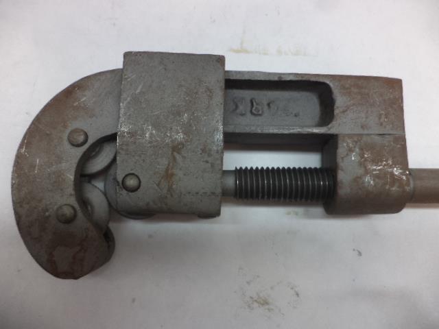 VINTAGE MARK NO. 1 PIPE CUTTER R22T8