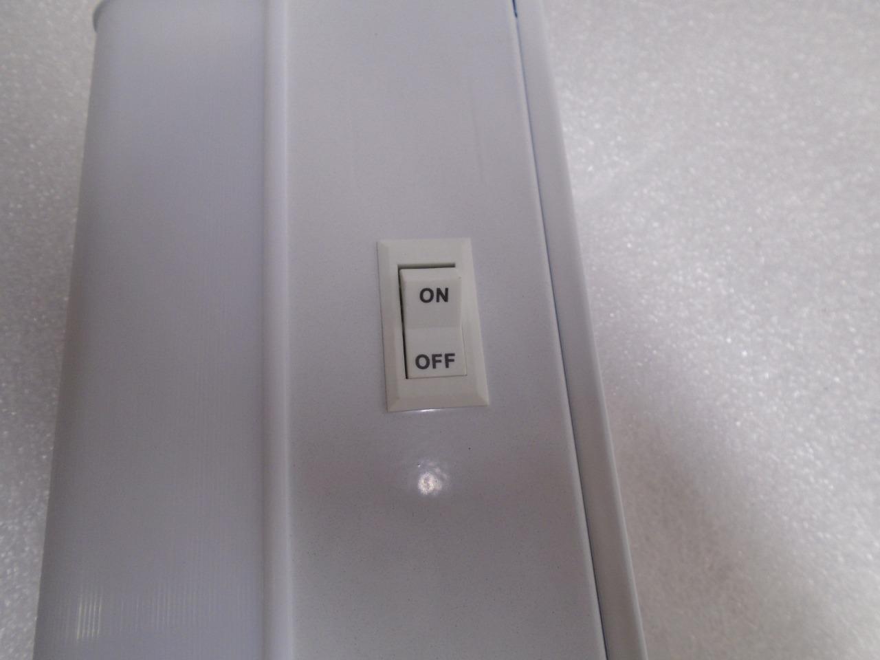 NEW Lithonia Lighting Fluorescent Cabinet Light 24" R073117 R34